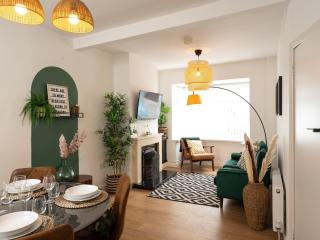 Amica Rose - Belfast - 7