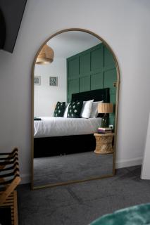 Amica Rose - Belfast - 3