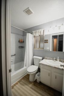 Bright and Peaceful Apt in Midvale - 8