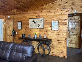 Hillside Hideaway Cabin - 8
