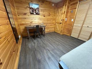 Hillside Hideaway Cabin - 7