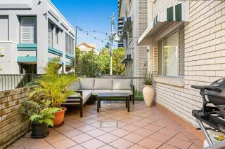 Sunny Coastal Escape-In the heart of Broadbeach - Gold Coast - 9