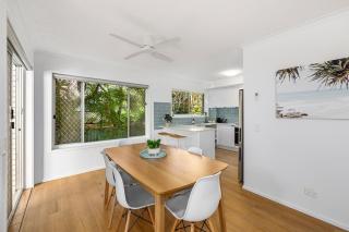 Sunny Coastal Escape-In the heart of Broadbeach - 3