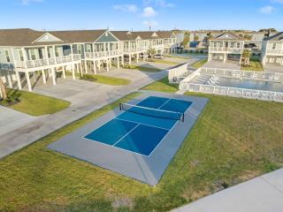 Spacious Villa Walk to Beach - 2