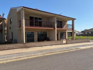 Tumby Bay Hotel Seafront Apartments - 6