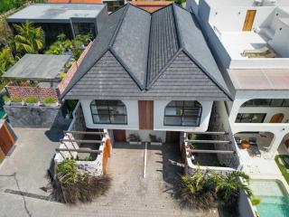 Villas Tulla & Tove 2BR Mediterranean Villa in Uluwatu - 4