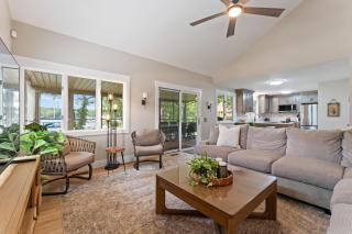Lake Norman Waterfront Home w Covered Porch Sunset Views Easy Access to Dining Shopping Uptown Charlotte Adventures Sunsets on Shoreline - 4