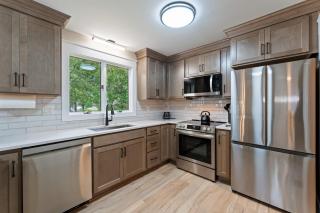 Lake Norman Waterfront Home w Covered Porch Sunset Views Easy Access to Dining Shopping Uptown Charlotte Adventures Sunsets on Shoreline - 1