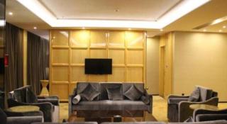 Golden Phoenix International Hotel - 4