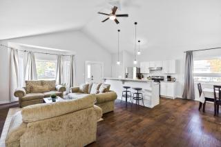 Spacious 4Bdrm Home | Patio, BBQ, Walk to Lake - 9