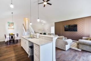 Spacious 4Bdrm Home | Patio, BBQ, Walk to Lake - 5