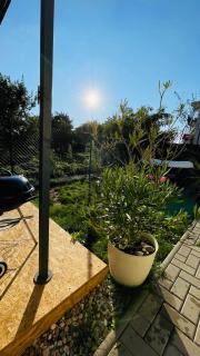 Spacious Garden Oasis with Hot Tub & Private Parking - 7