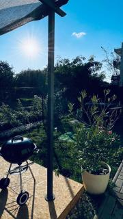 Spacious Garden Oasis with Hot Tub & Private Parking - 8