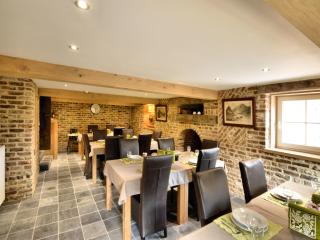 Walk Luxury Stay with Pool - Robertville - 6