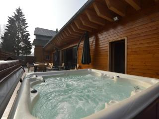 Walk Luxury Stay with Pool - Robertville - 5