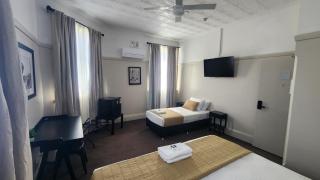 Islington Barracks Hotel - Hamilton - 2