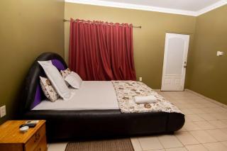 Queen Plaza Hotel - 0