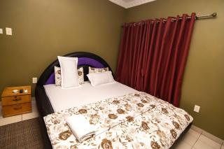 Queen Plaza Hotel - 4