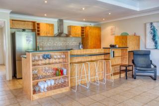 Pool and Putt Paradise - 3