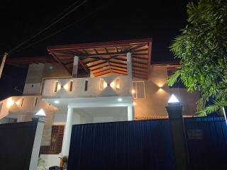 Mirissa Gold Rush Guest House - 3
