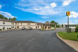 Super 8 by Wyndham Bellefontaine - Bellefontaine - 0