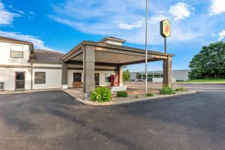 Super 8 by Wyndham Bellefontaine - 1