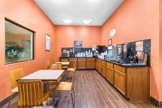 Super 8 by Wyndham Bellefontaine - 1