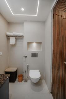 SaffronStays Library Enclave Maharajah Suite - 1-BHK Luxury Apt with Valley View, Mall Road Mussoorie - 8