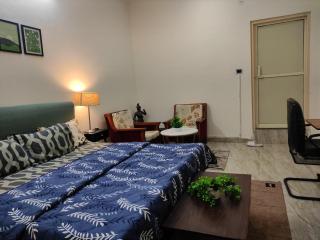HillSide Haven a HomeStay with scenic Mountain views - 3