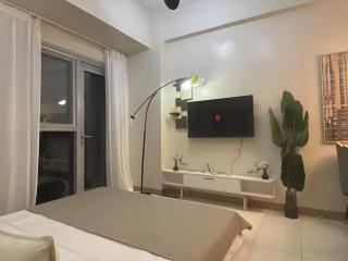 Playful 1BR With Magnificant Bayview Garden View Near Okada Solaire Aiports with Free Parking - 0
