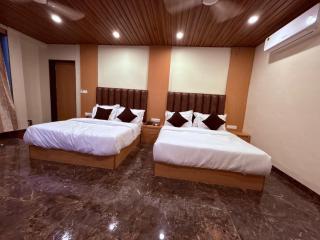 Royal park hotel & Swimming pool - Mount Ābu - 3