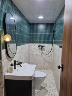 Charming Home with Rustic Brick Walls Quiet Area, 15 min to Gimpo Airport -  - 6