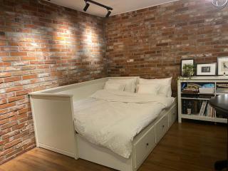 Charming Home with Rustic Brick Walls Quiet Area, 15 min to Gimpo Airport -  - 4
