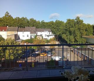 Zentral & ruhige Wohnung mit Balkon & Parkplatz nahe Einkaufen - 0