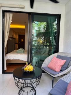 Pool Access Beachfront Studio - 1