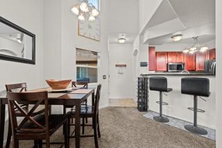 2BD 2BA with spacious Loft Suite and 3rd bed Near Downtown and Hospitals - 4