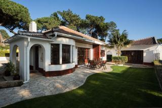Charming 3 Bedroom House with BBQ and Terrace - 1