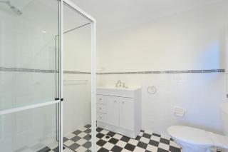 Coastal Luxury 2BR w Pool & Entertainer's Paradise - 2