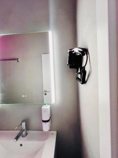 Family Central Retreat by Zeus Suites - 5