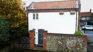 Cozy 1-Bed Holt Stay Town Centre Retreat - 5