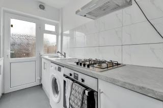 7 Beds, 4 Bedrooms, Parking, Close to Station - Parkside - 2