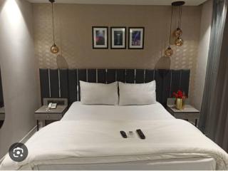 Hotel Shine inn Couple fridenlly rohini west metro station near by m2k cinema near by rajiv gandi hospital - 6