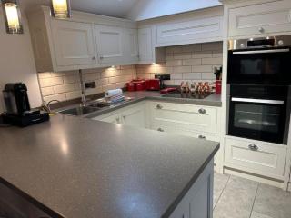 Cozy 1-Bed Holt Stay Town Centre Retreat - 7