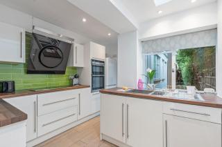 Central-Modern- Spacious with garden and free parking for long stays - 7