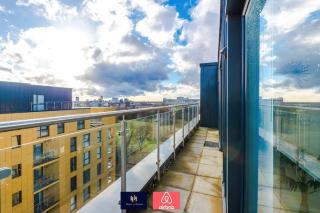 2 Bedroom Penthouse With Balcony By Host A Home - 8