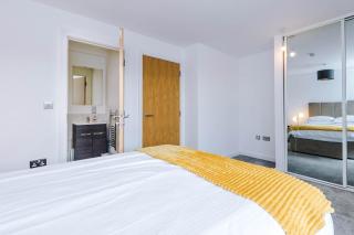 Modern 2 Bed Apartment With Balcony By Host A Home - 7