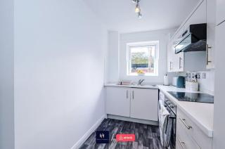 Comfy 1BR in Salford, Kitchen, WiFi and Parking - Manchester - 3