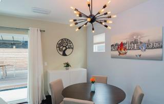Contemporary Three-Bedroom Home Near Point Fermin - 5