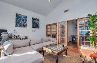 Charming Two-Bedroom Venice Home with Private Garden Oasis - 9