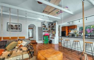 Charming Two-Bedroom Venice Home with Private Garden Oasis - 6